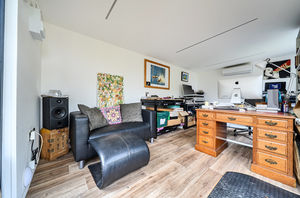 Garden office- click for photo gallery